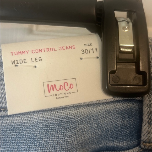 MOCO Boutique NWT Tummy Control Wide Leg Women's Blue Jeans - Picture 3 of 4